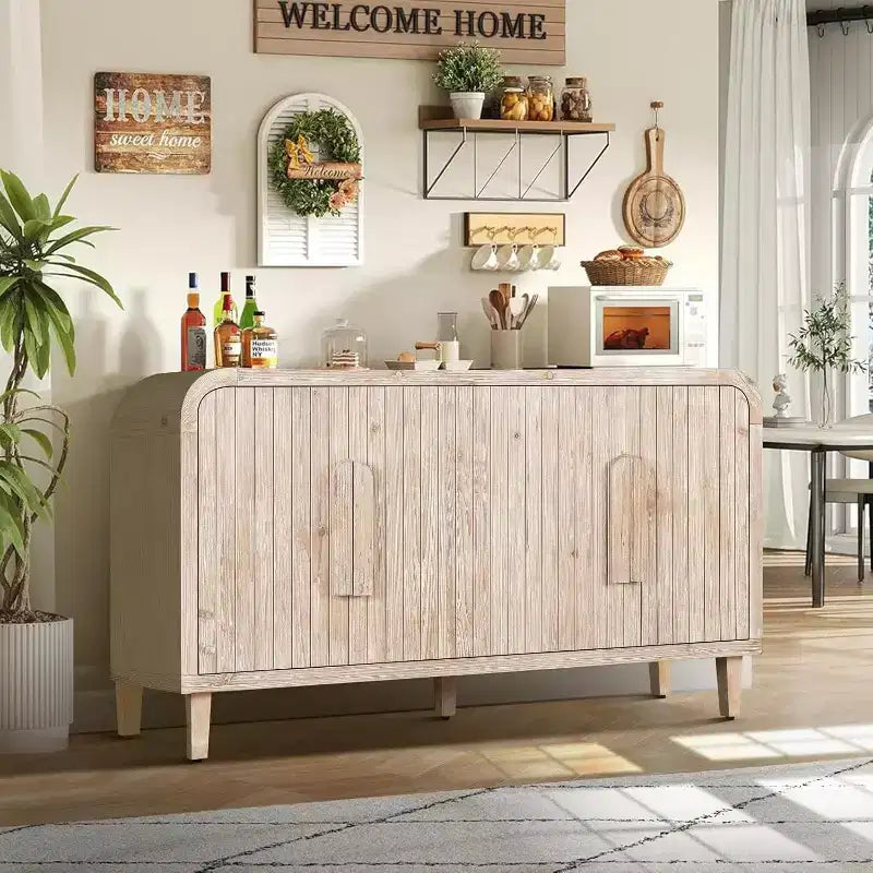 59 Credenza curvata da fattoria vintage con grandi maniglie in legno, intaglio verticale a venatura del legno e ripiani regolabili per la cucina