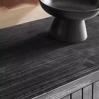 59 Credenza curvata da fattoria vintage con grandi maniglie in legno, intaglio verticale a venatura del legno e ripiani regolabili per la cucina