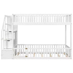 Letto a castello Twin su Twin con struttura e sponde a forma di staccionata, scaletta con contenitore