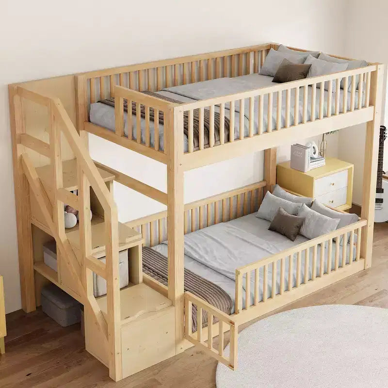 Letto a castello Twin su Twin con struttura e sponde a forma di staccionata, scaletta con contenitore