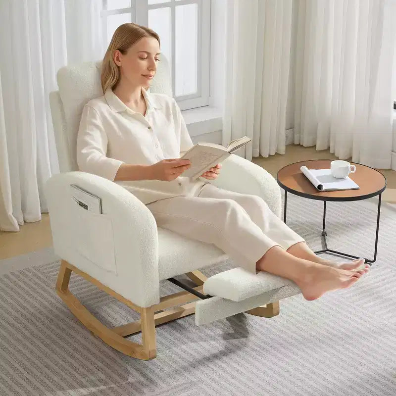 Sedia a dondolo da asilo nido con poggiapiedi - Poltrona a dondolo imbottita con schienale alto, poltrona moderna con braccioli, tasca laterale e gambe in legno per camera da letto, soggiorno