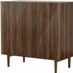 32 Credenza geometrica in legno marrone intagliato a due ante