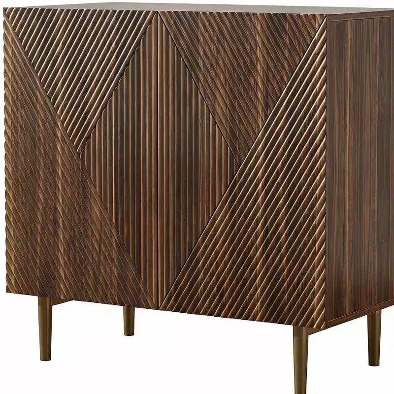 32 Credenza geometrica in legno marrone intagliato a due ante