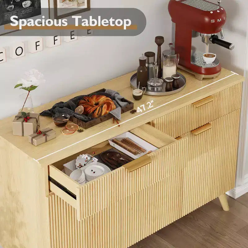 Credenza a onda scanalata con cassetti e 3 ante